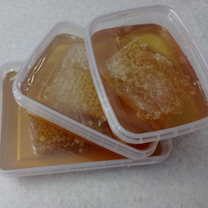 تصویر از عسل موم دار یک کیلویی